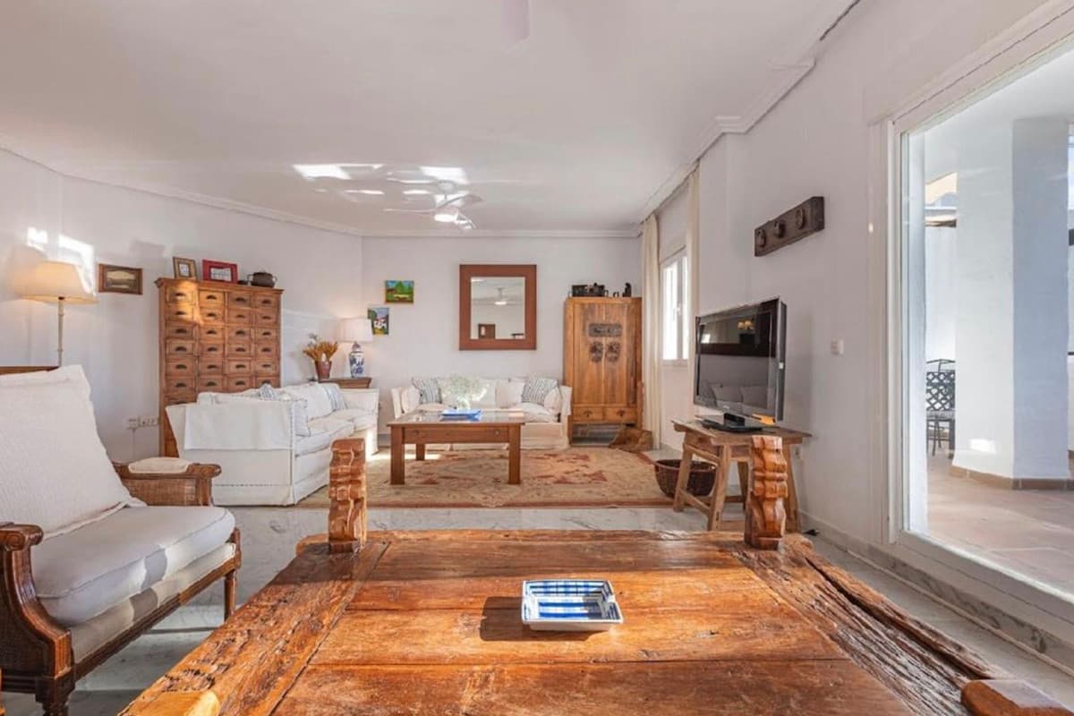 Middle Floor Apartment in Bahía de Marbella — photo 7 of 10