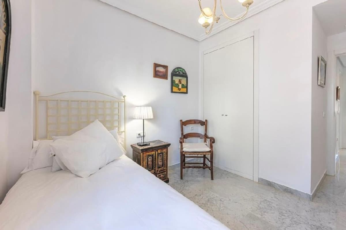 Middle Floor Apartment in Bahía de Marbella — photo 9 of 10