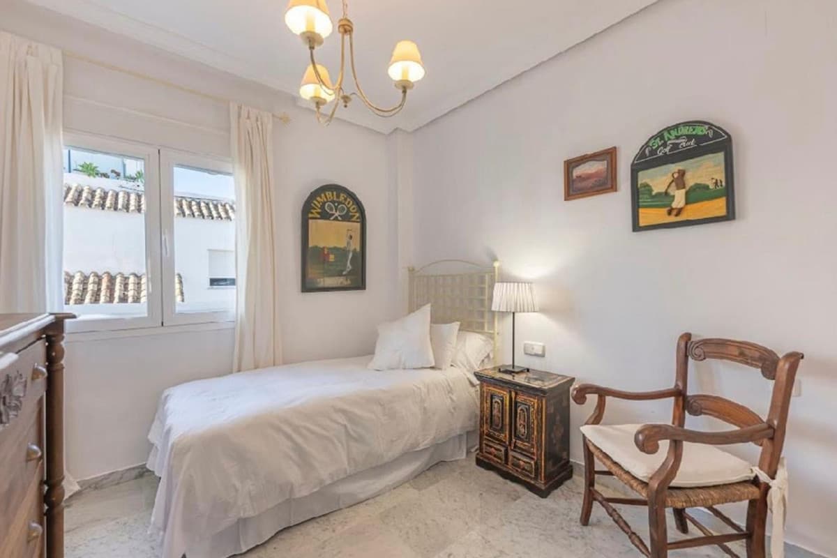 Middle Floor Apartment in Bahía de Marbella — photo 10 of 10