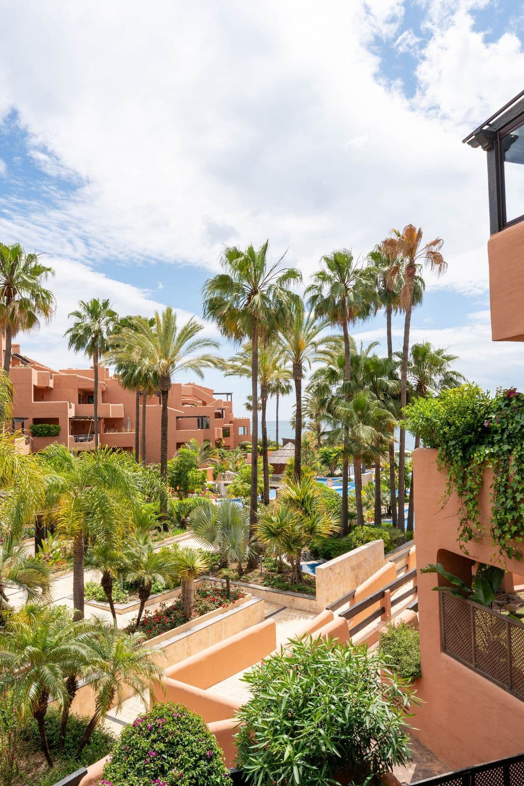 Middle Floor Apartment in Estepona — photo 4 of 10