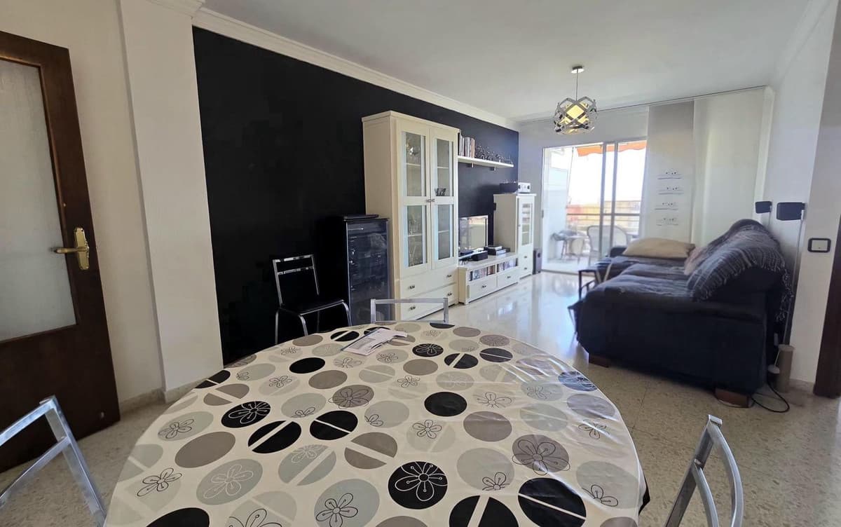 Middle Floor Apartment in Málaga — photo 6 of 10