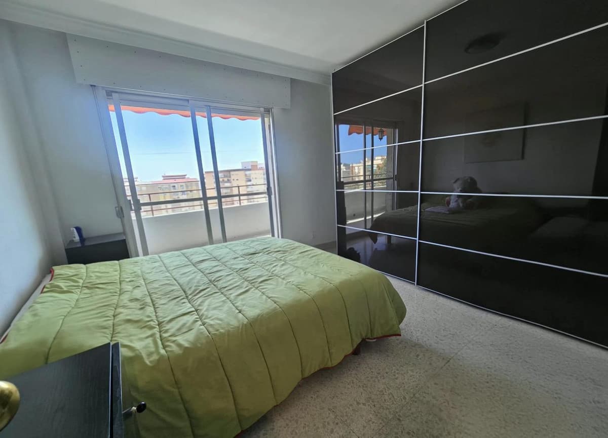 Middle Floor Apartment in Málaga — photo 10 of 10