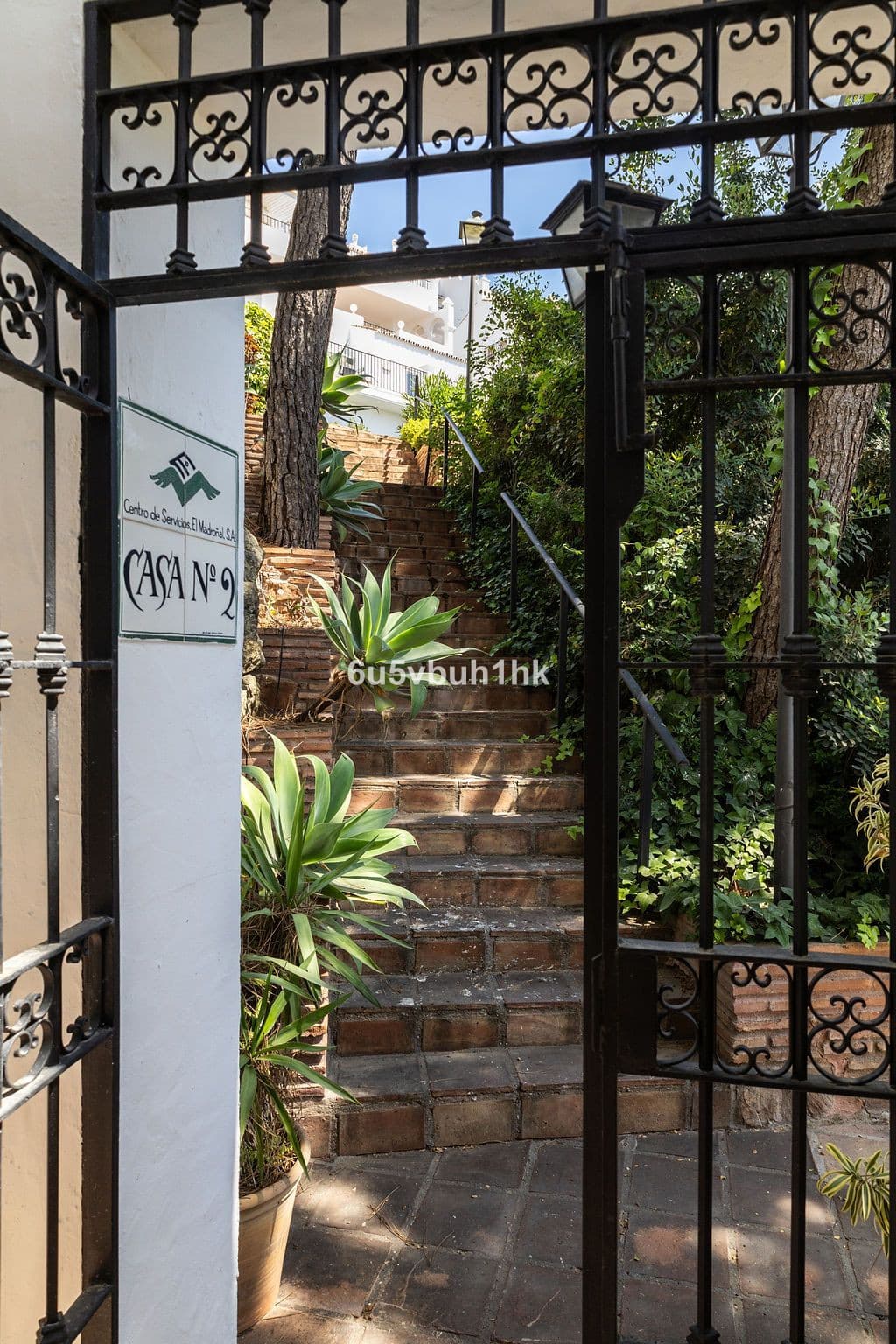 Ground Floor Apartment in Benahavís — photo 4 of 10