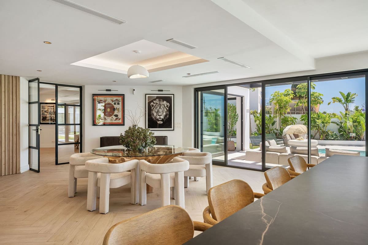 Detached Villa in Bel Air — photo 8 of 10