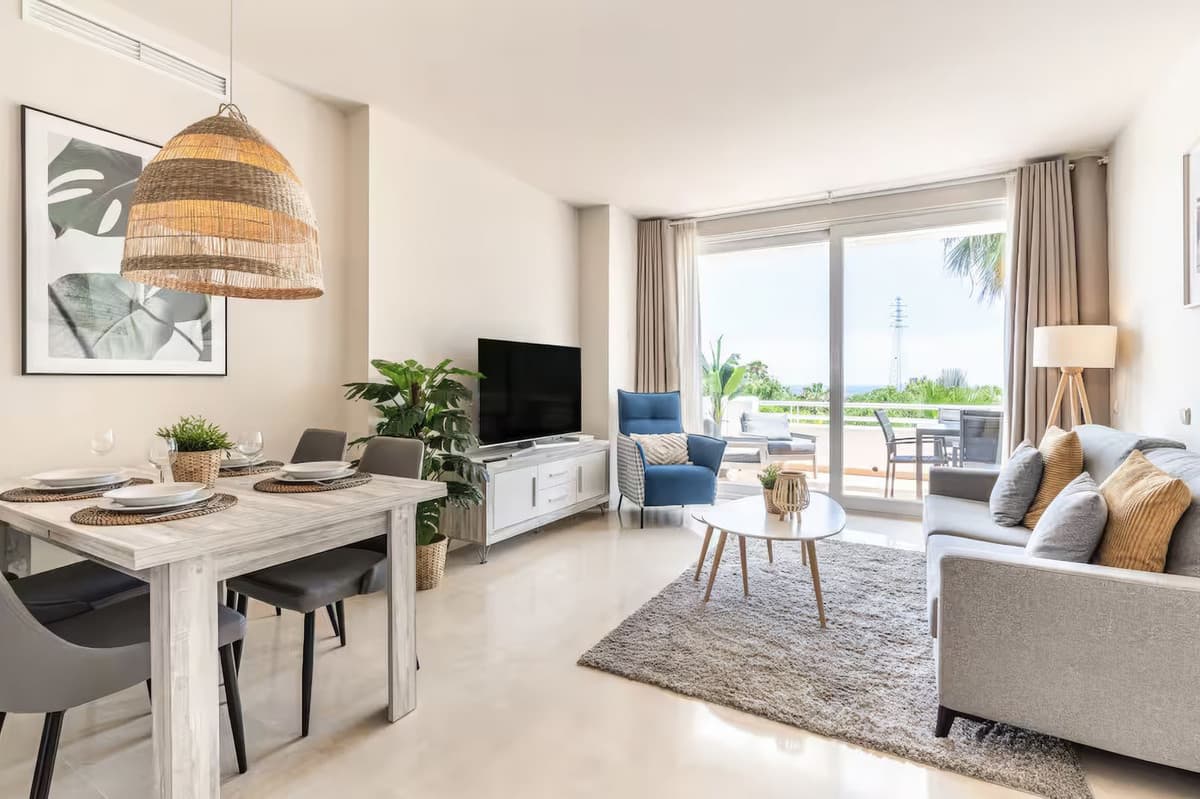 Middle Floor Apartment in Estepona — photo 4 of 10