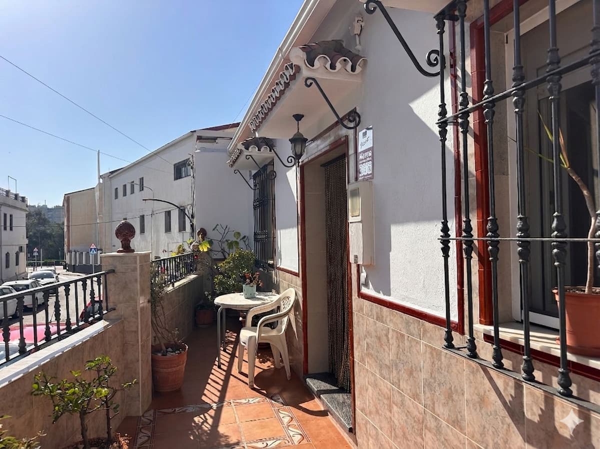 Semi-Detached House in Málaga Centro — photo 1 of 10