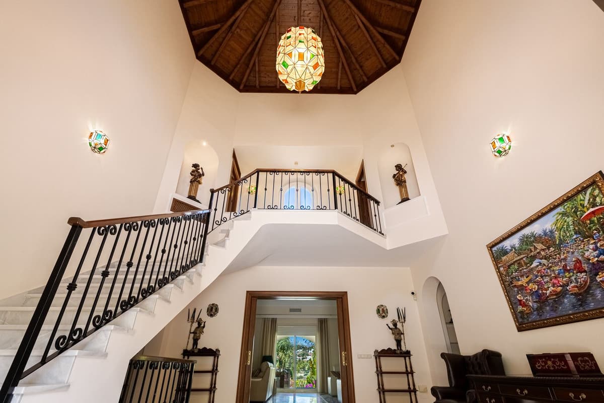 Detached Villa in El Paraiso — photo 3 of 10