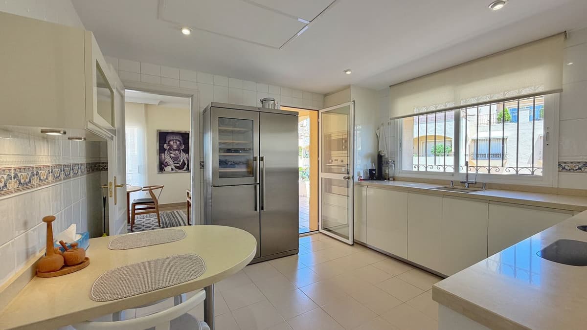 Penthouse Duplex in Elviria — photo 5 of 10