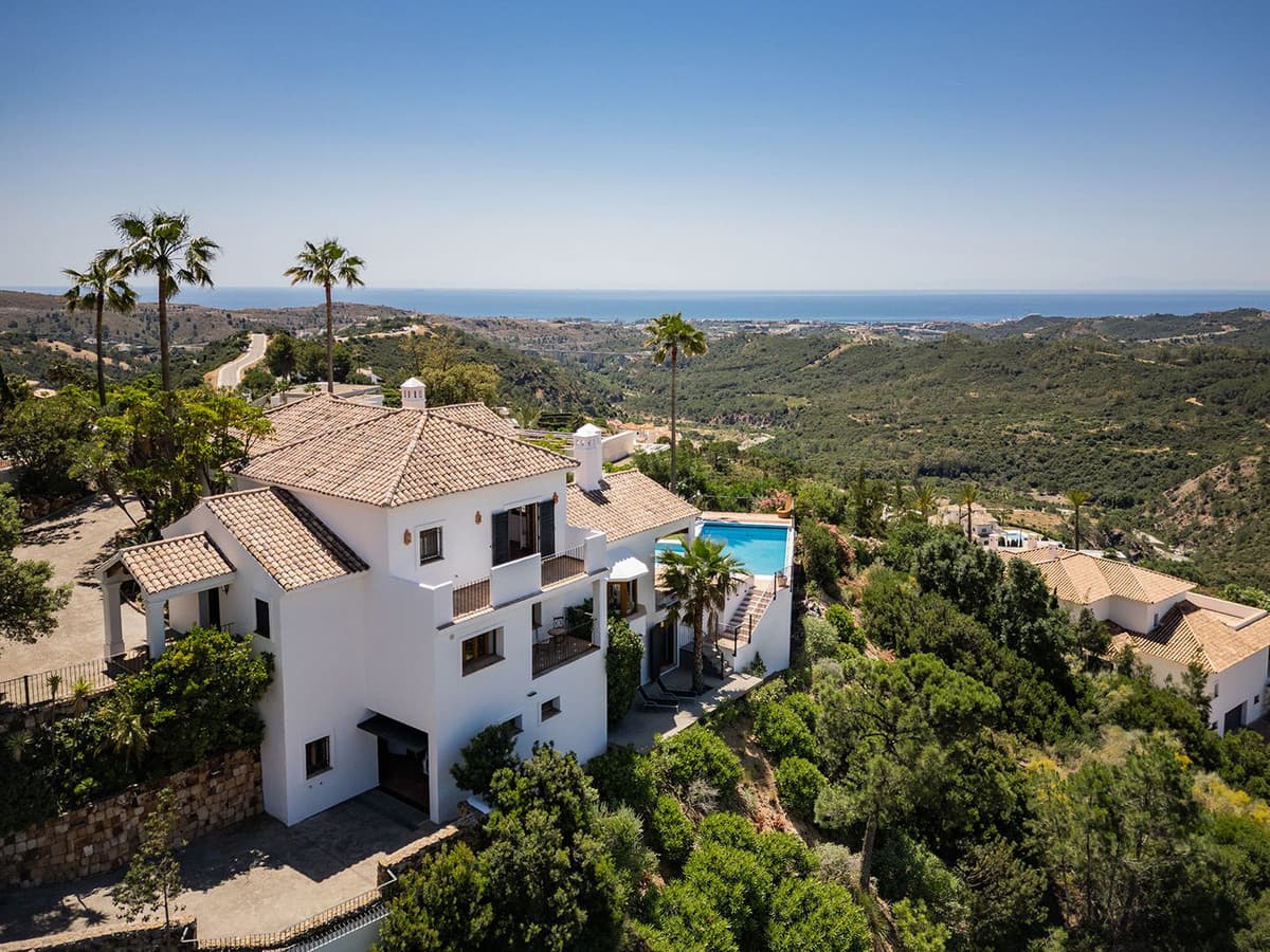 Detached Villa in Benahavís — photo 1 of 10