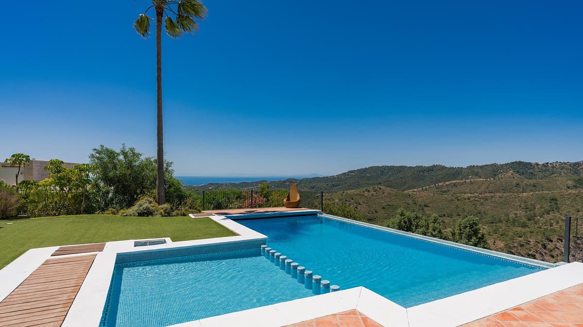 Detached Villa in Benahavís — photo 3 of 10
