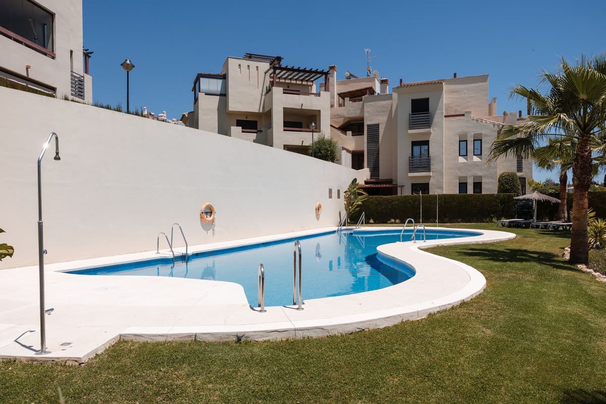 Middle Floor Apartment in Estepona — photo 1 of 10
