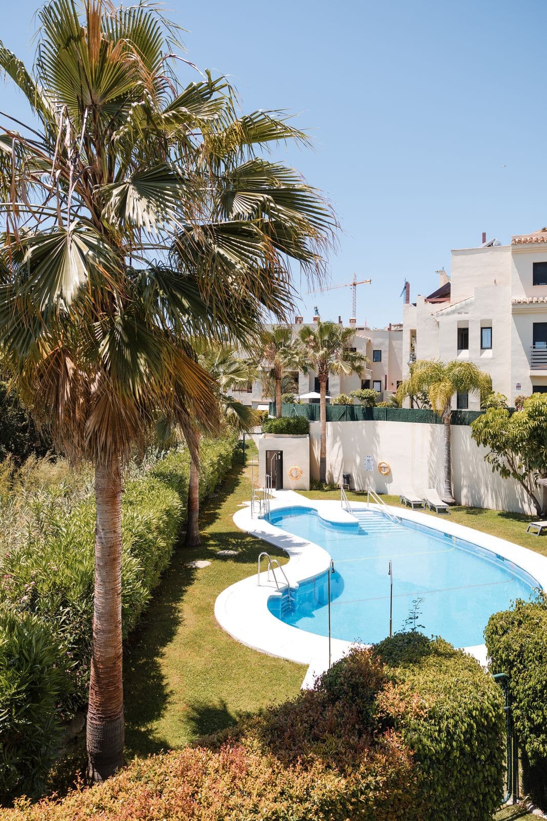 Middle Floor Apartment in Estepona — photo 2 of 10