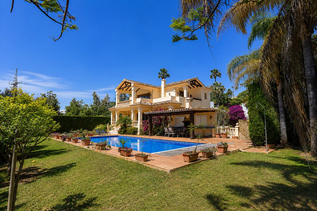 Detached Villa in La Quinta — photo 1 of 10