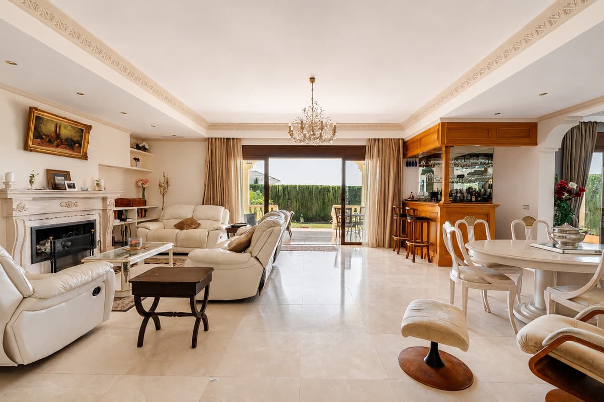 Detached Villa in La Quinta — photo 8 of 10