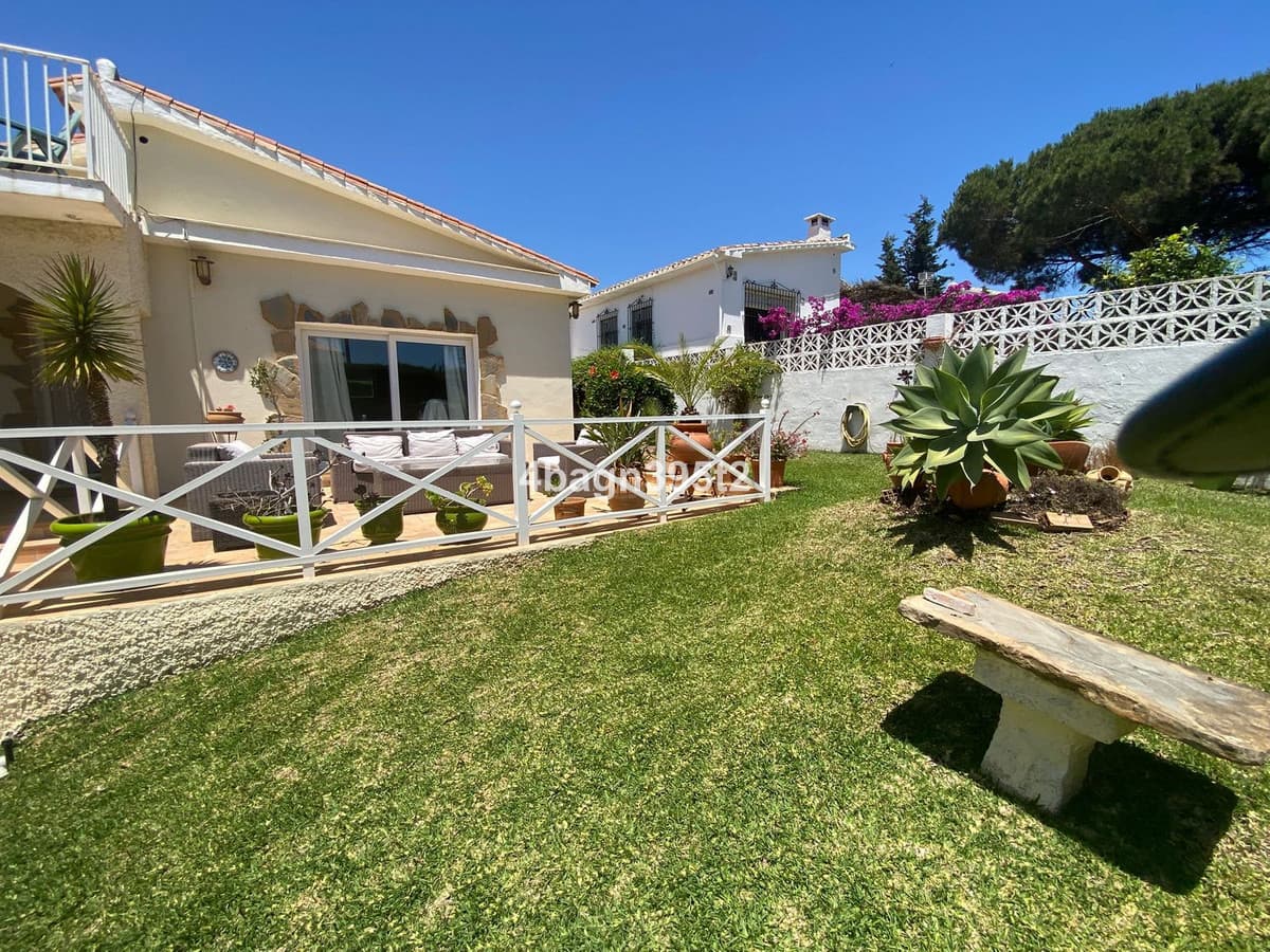 Detached Villa in El Faro — photo 5 of 10