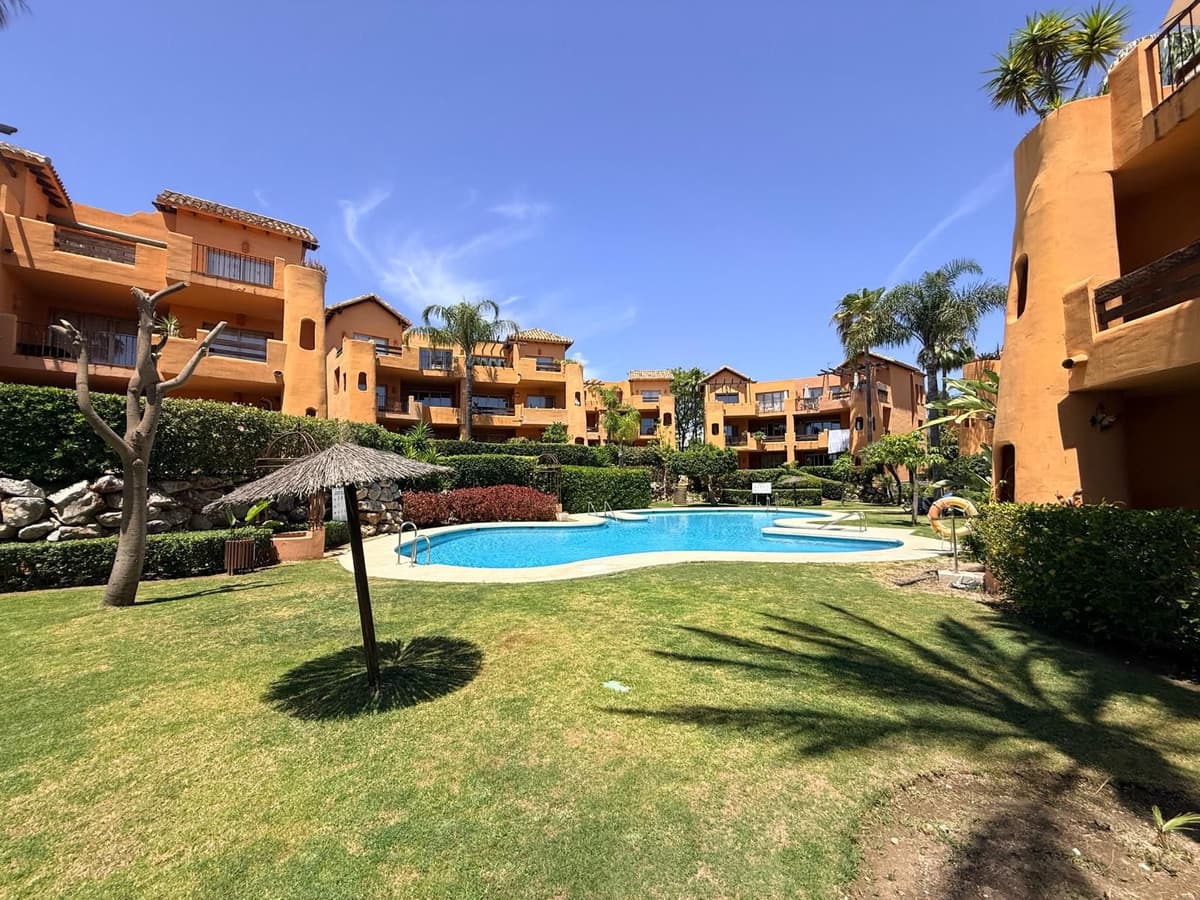 Middle Floor Apartment in Estepona — photo 1 of 10