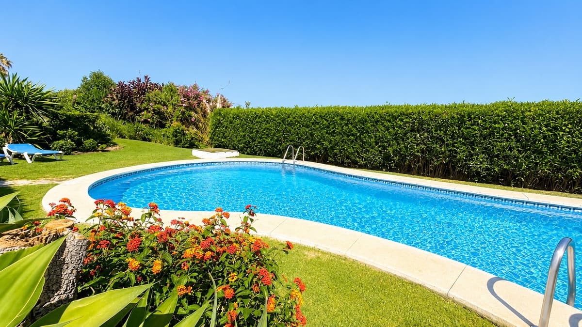 Middle Floor Apartment in Estepona — photo 2 of 10