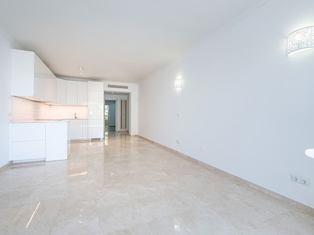 Middle Floor Apartment in La Quinta — photo 4 of 10