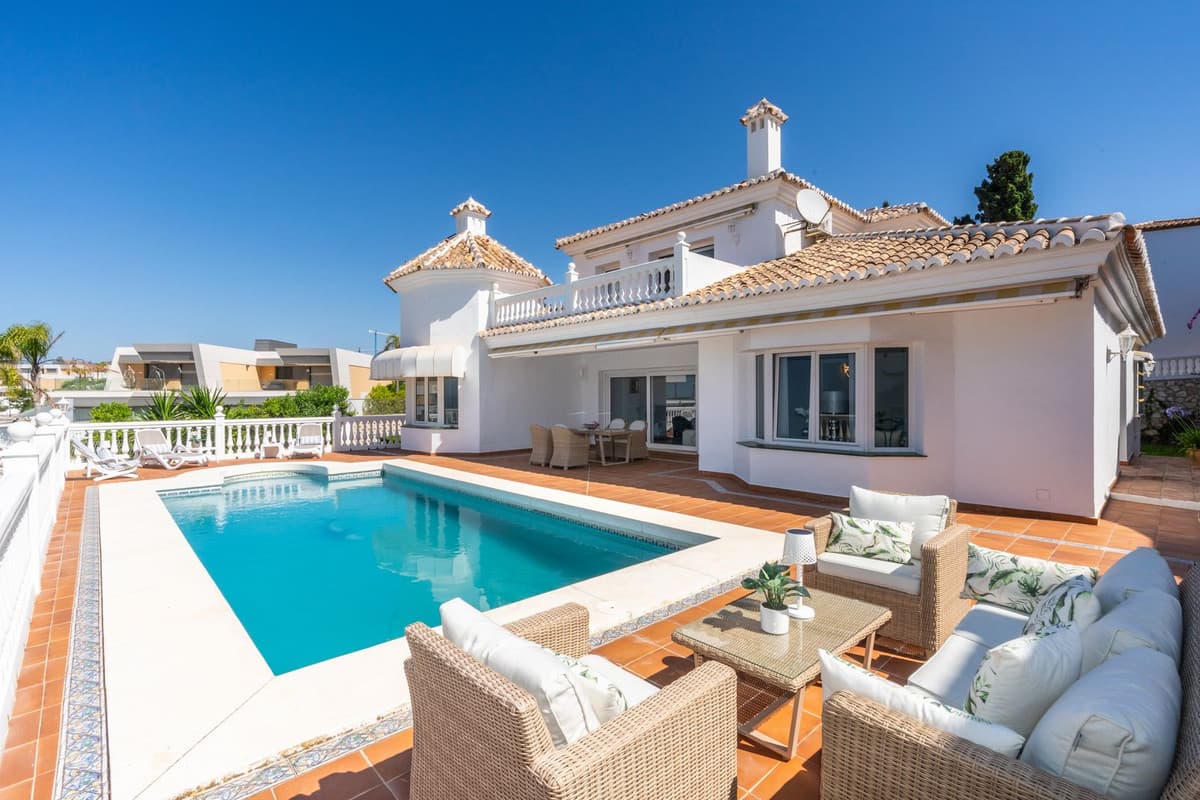 Detached Villa in El Chaparral