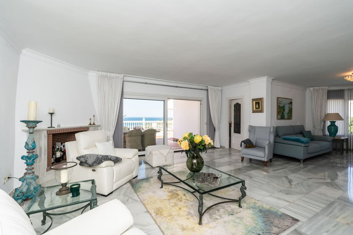 Detached Villa in El Chaparral — photo 4 of 10