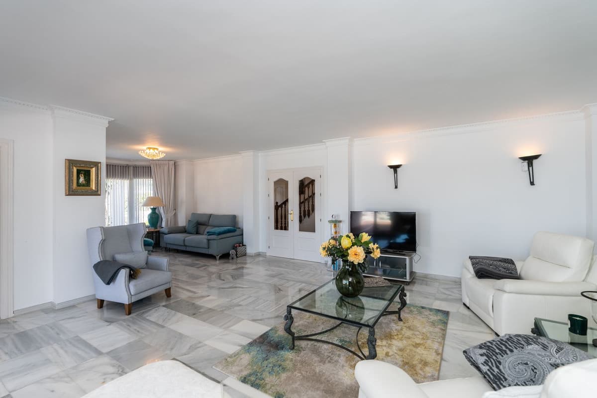 Detached Villa in El Chaparral — photo 5 of 10