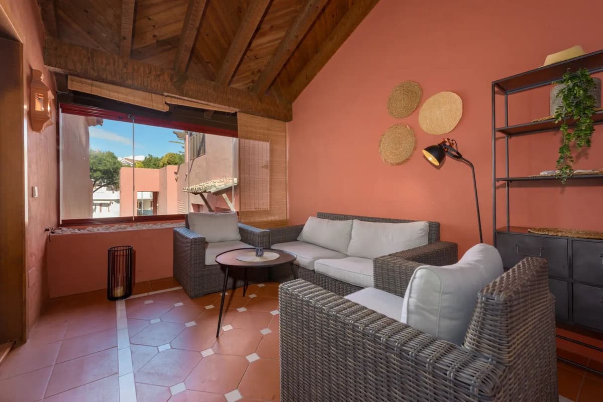 Middle Floor Apartment in Elviria — photo 6 of 10