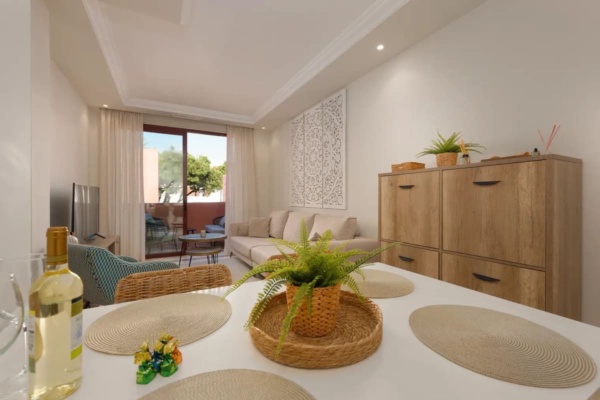 Middle Floor Apartment in Elviria — photo 9 of 10