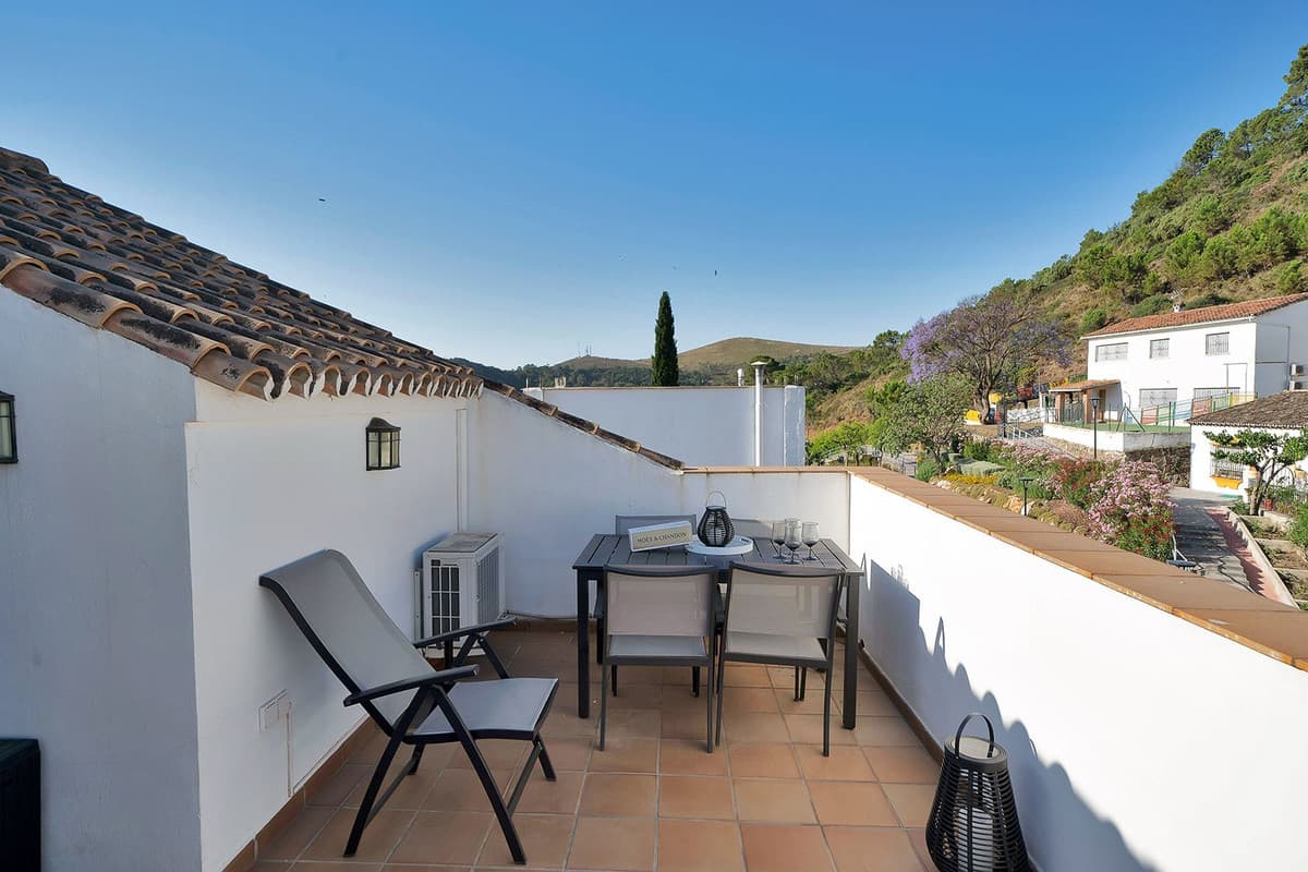 Top Floor Apartment in Benahavís — photo 4 of 10