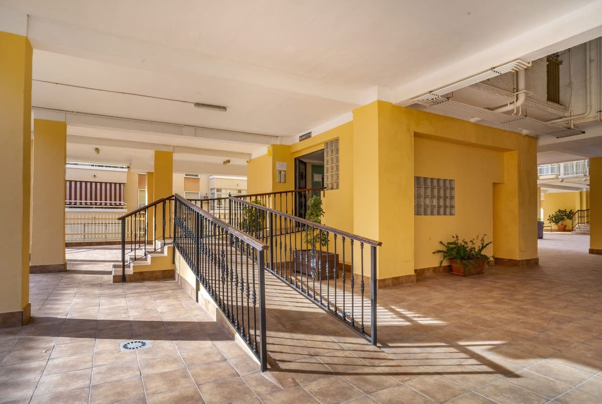 Middle Floor Apartment in Málaga — photo 2 of 10