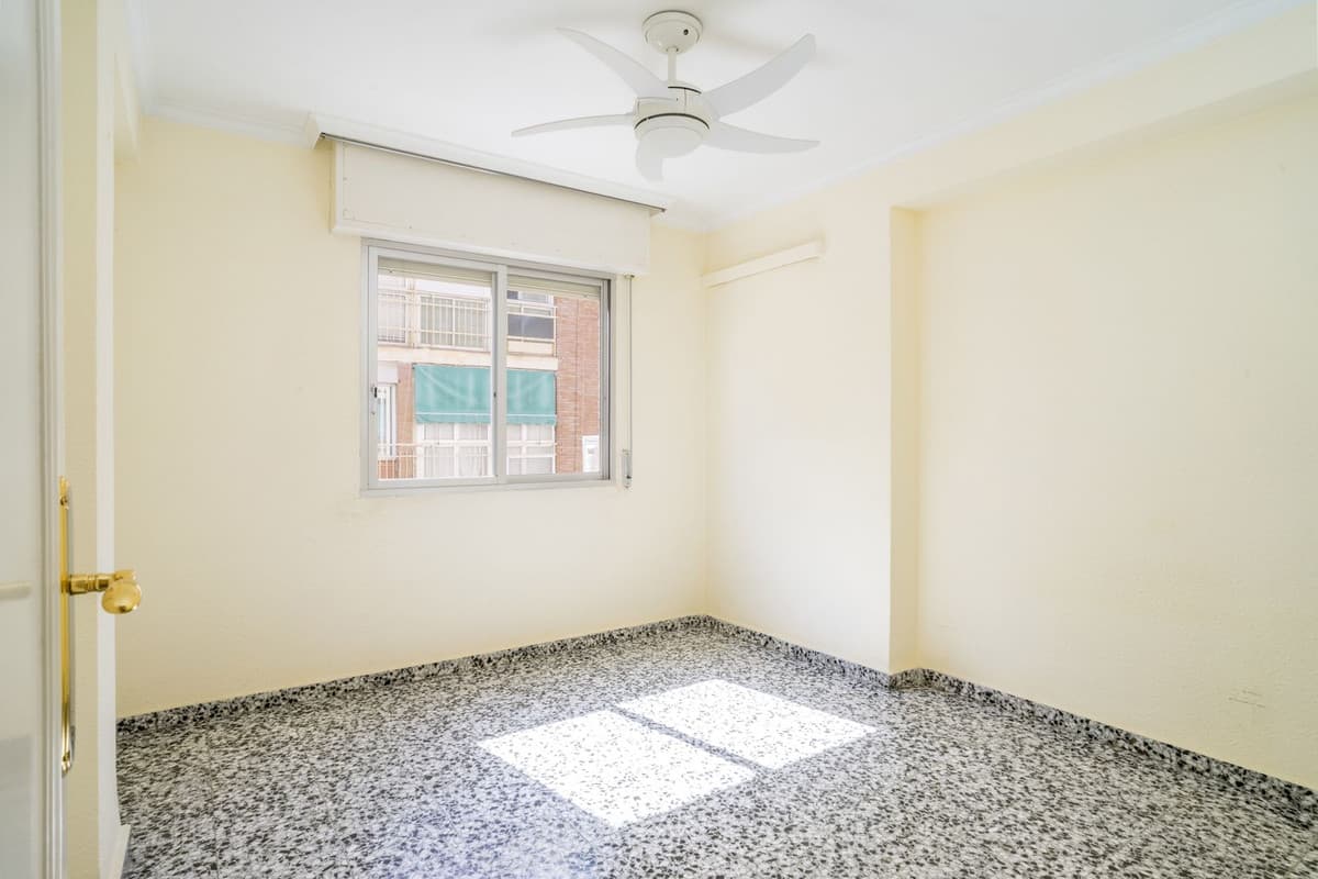 Middle Floor Apartment in Málaga — photo 9 of 10