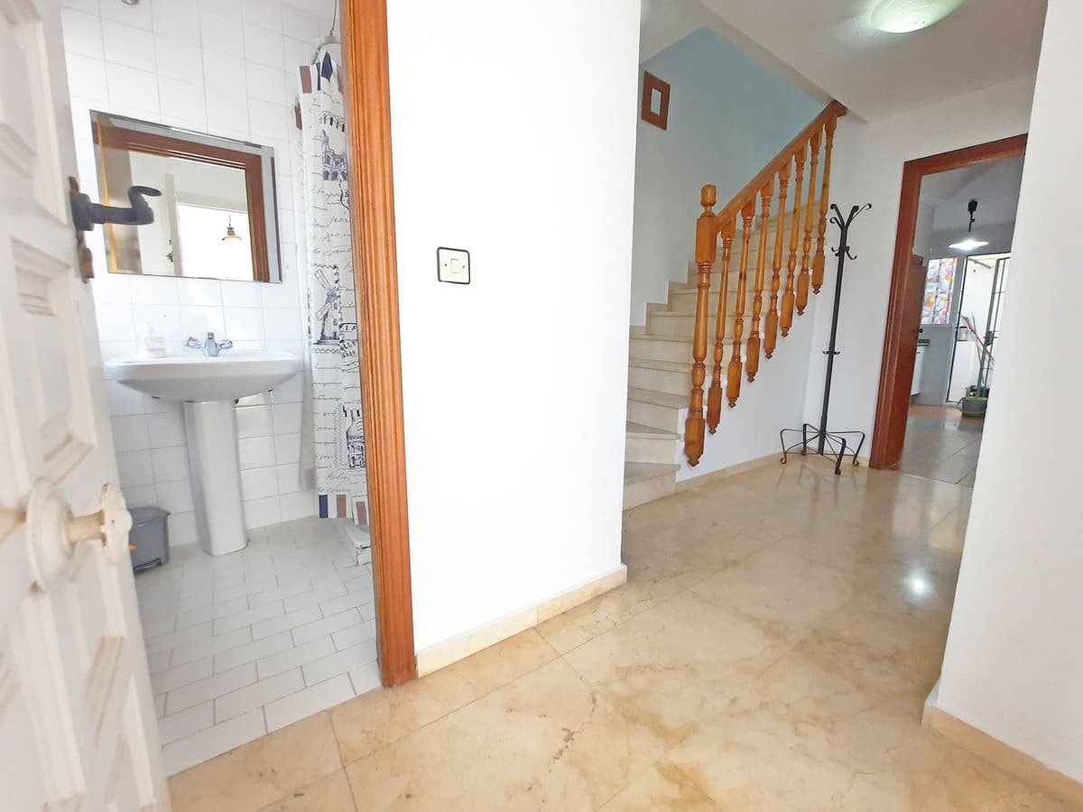 Townhouse in Las Lagunas — photo 3 of 10