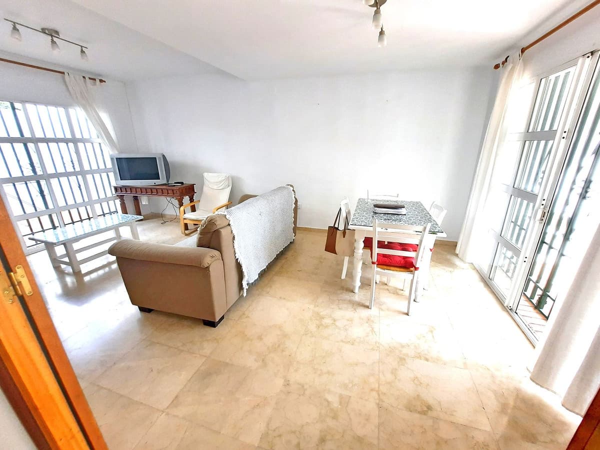 Townhouse in Las Lagunas — photo 5 of 10