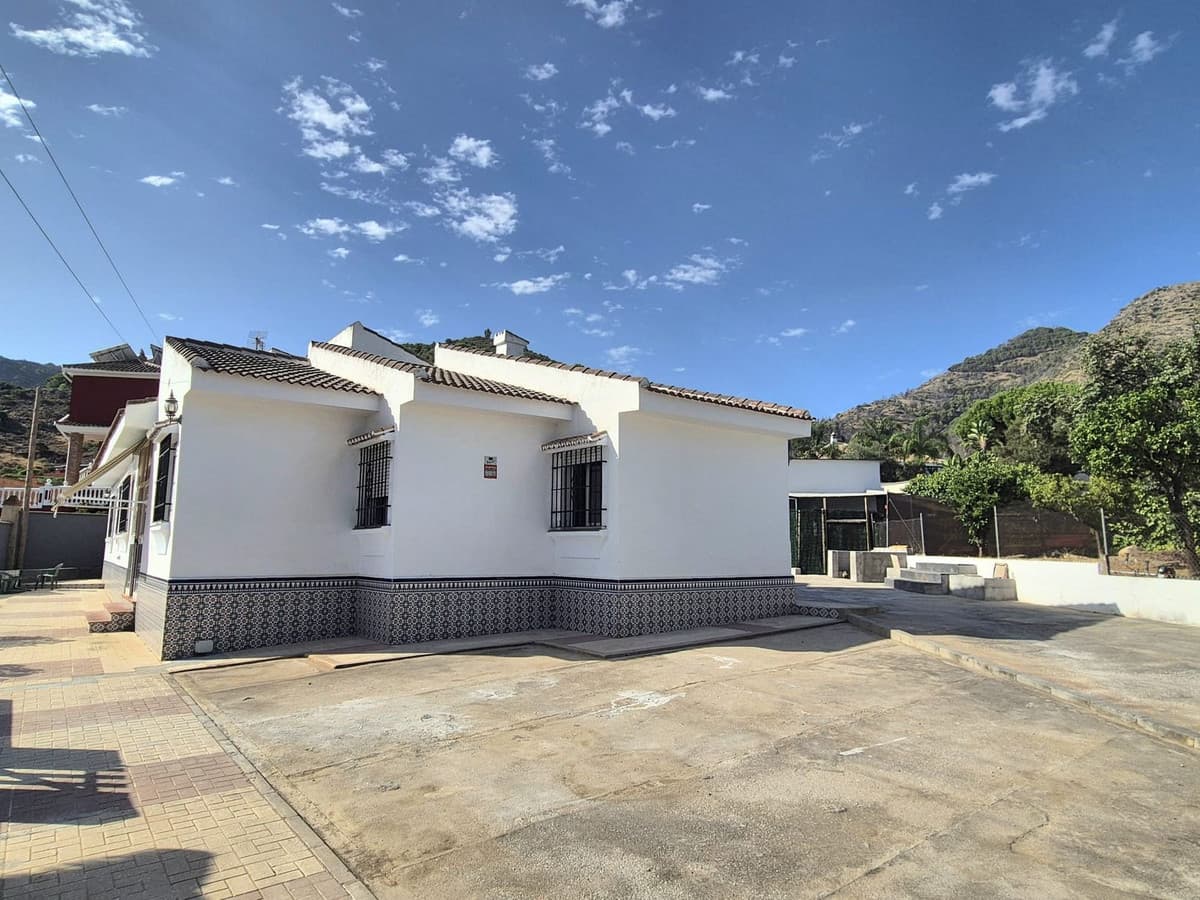 Detached Villa in Alhaurín de la Torre — photo 3 of 10