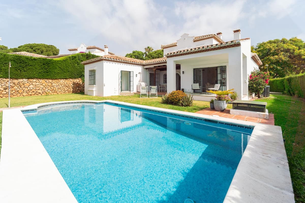 Detached Villa in Elviria — photo 3 of 10