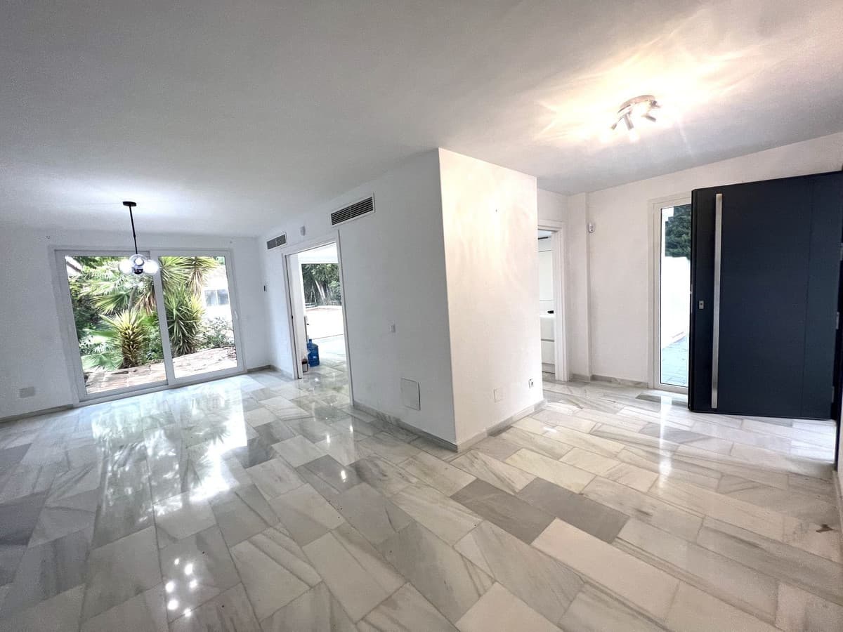Detached Villa in Nueva Andalucía — photo 7 of 10