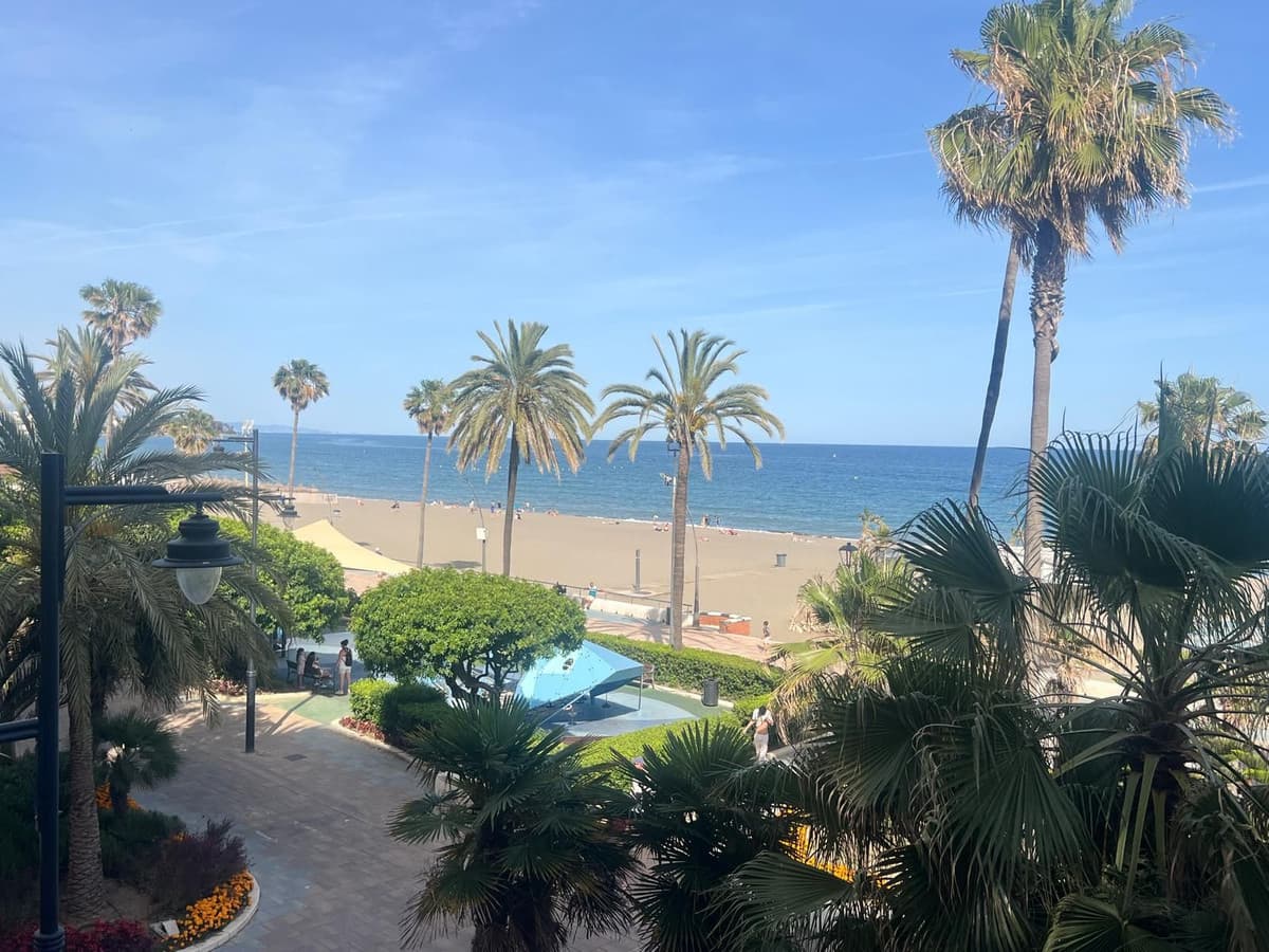 Middle Floor Apartment in Estepona — photo 1 of 10