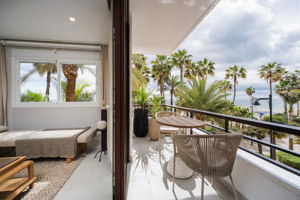 Middle Floor Apartment in Estepona — photo 2 of 10