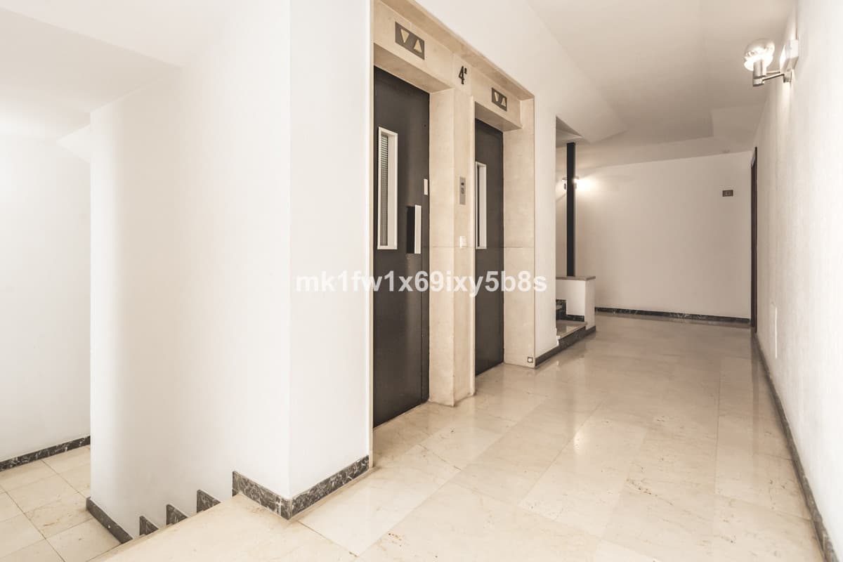 Middle Floor Apartment in Marbella — photo 5 of 10