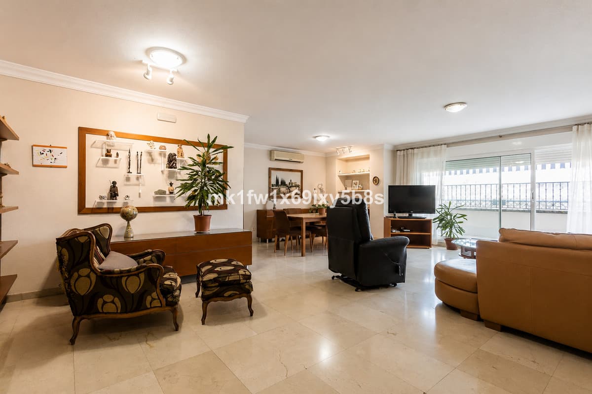 Middle Floor Apartment in Marbella — photo 10 of 10