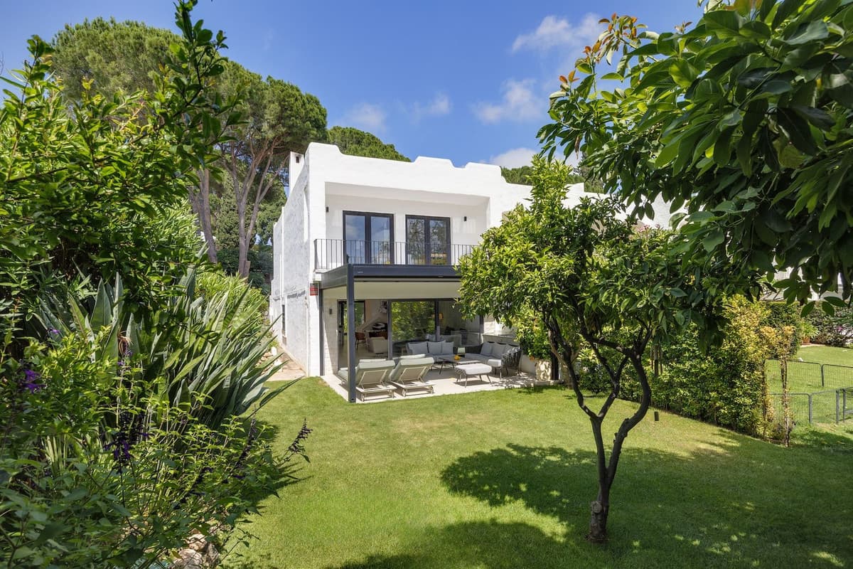 Semi-Detached House in Nueva Andalucía — photo 2 of 10
