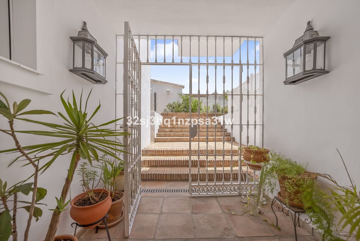 Detached Villa in Estepona — photo 4 of 10