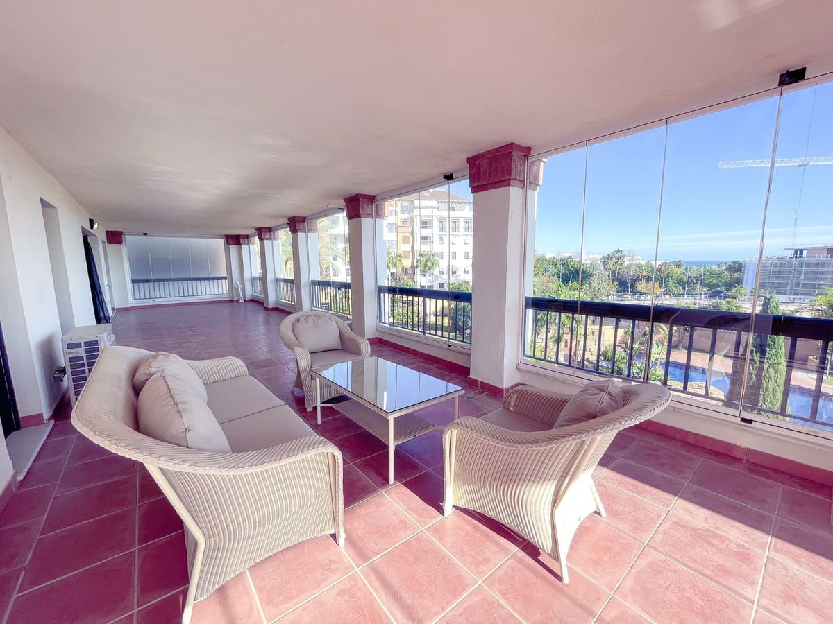 Middle Floor Apartment in San Pedro de Alcántara — photo 2 of 10