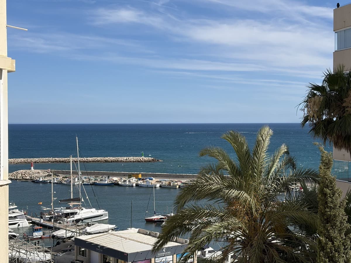 Middle Floor Apartment in Estepona — photo 1 of 10