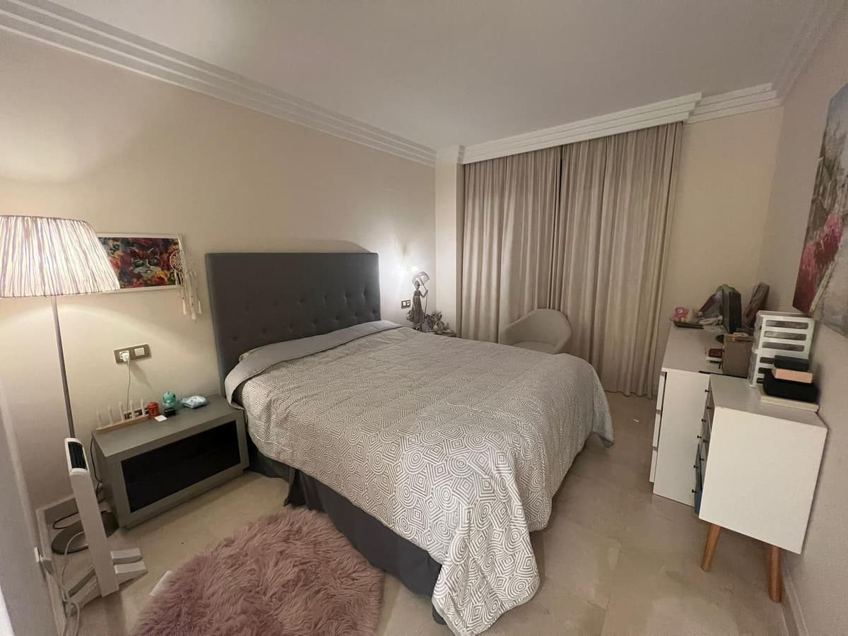 Middle Floor Apartment in Benahavís — photo 4 of 10