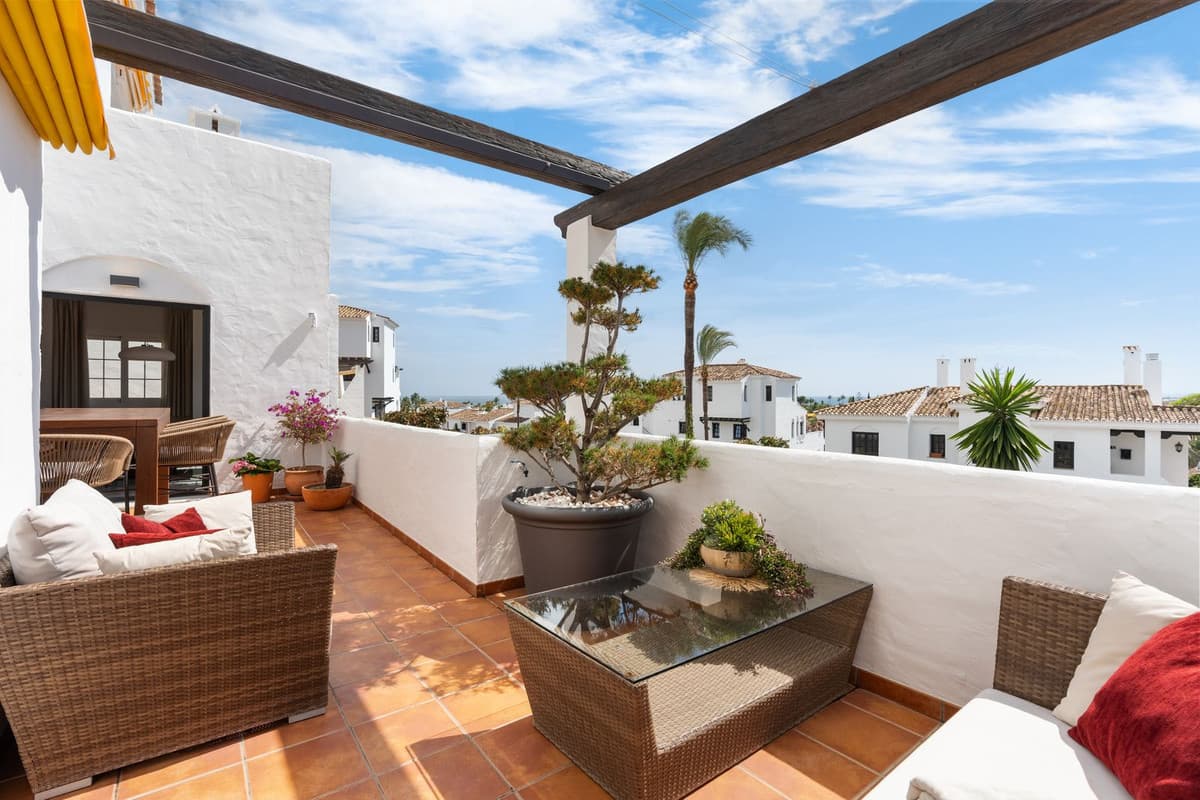 Middle Floor Apartment in Nueva Andalucía — photo 3 of 10