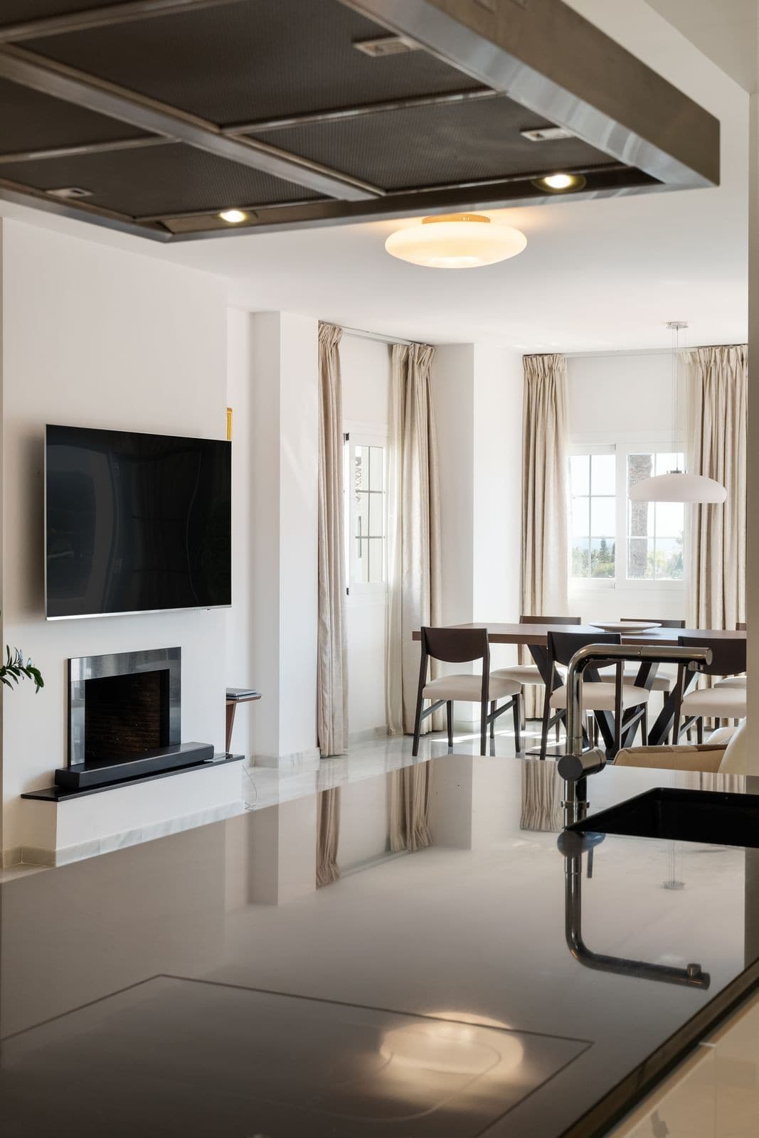 Middle Floor Apartment in Nueva Andalucía — photo 8 of 10