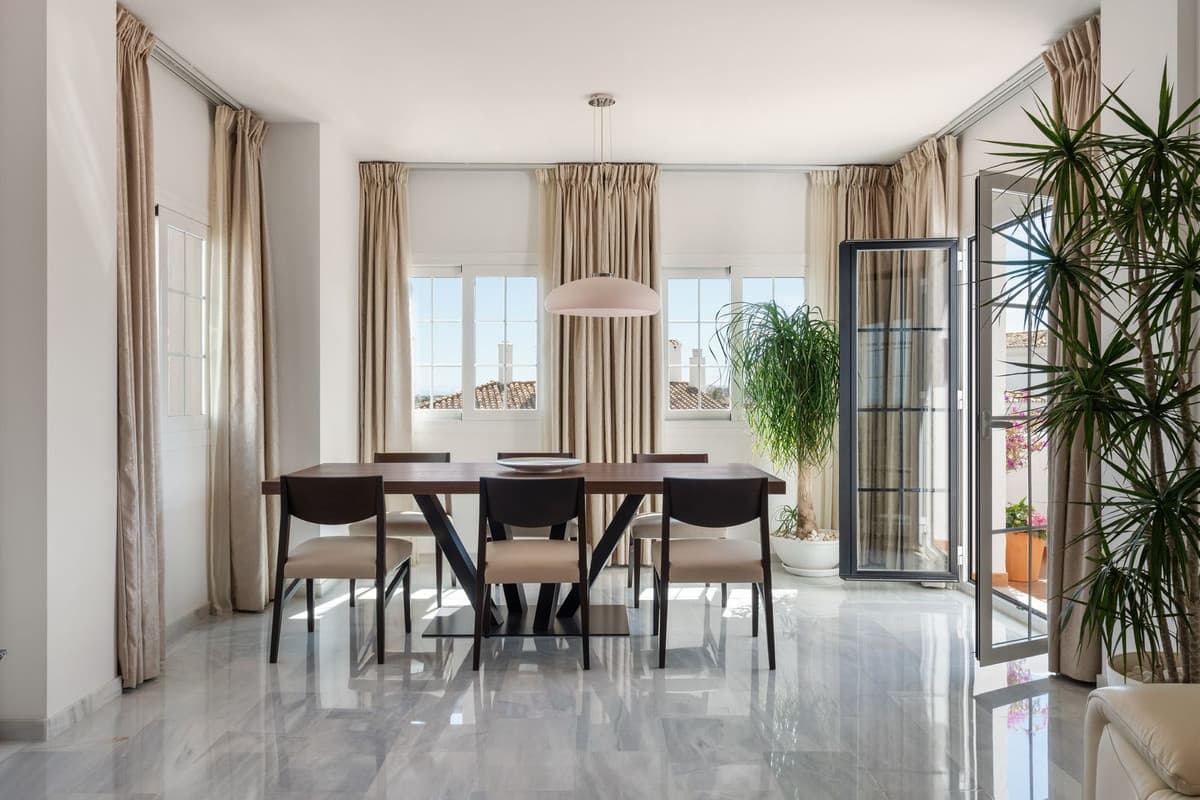 Middle Floor Apartment in Nueva Andalucía — photo 9 of 10