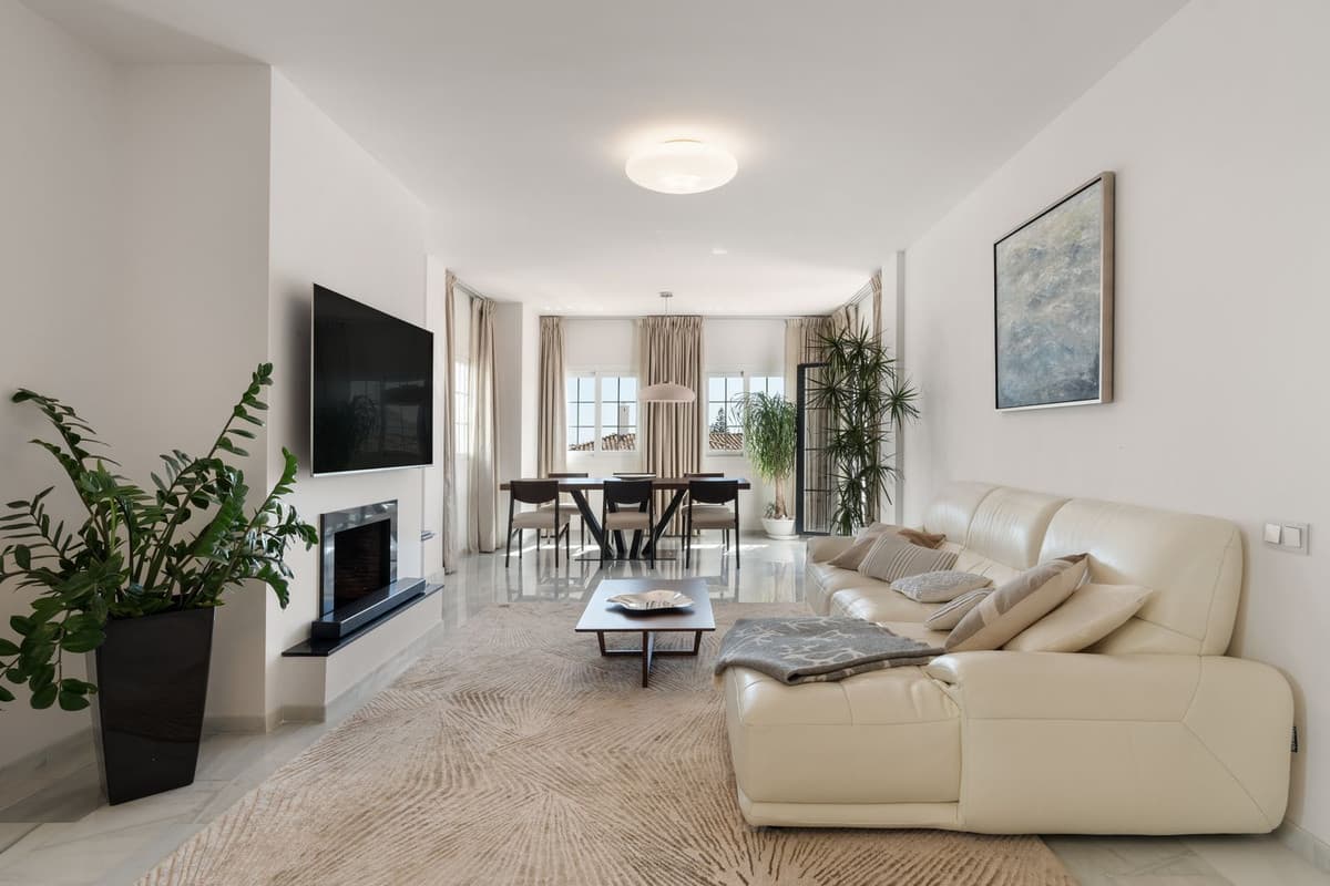 Middle Floor Apartment in Nueva Andalucía — photo 10 of 10