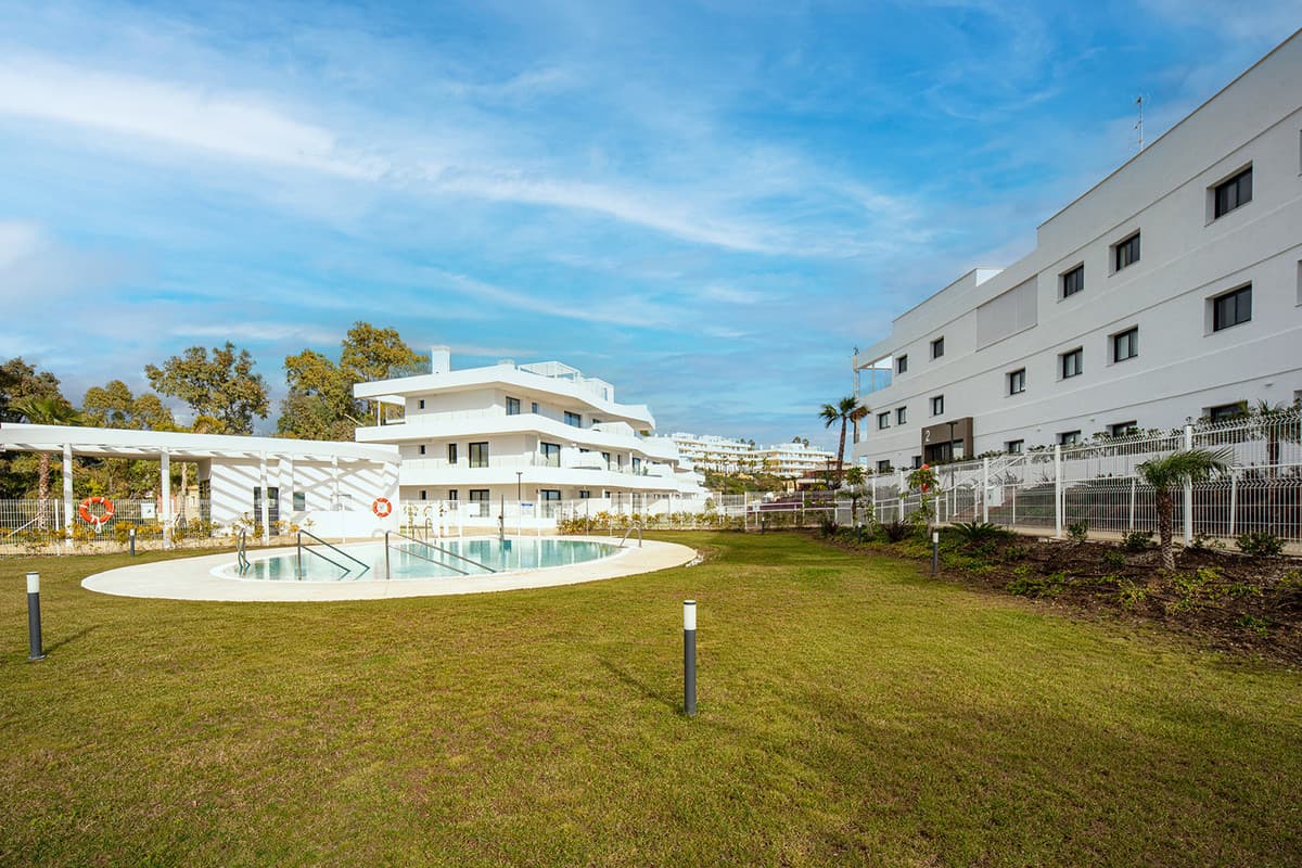 Middle Floor Apartment in Estepona — photo 2 of 10