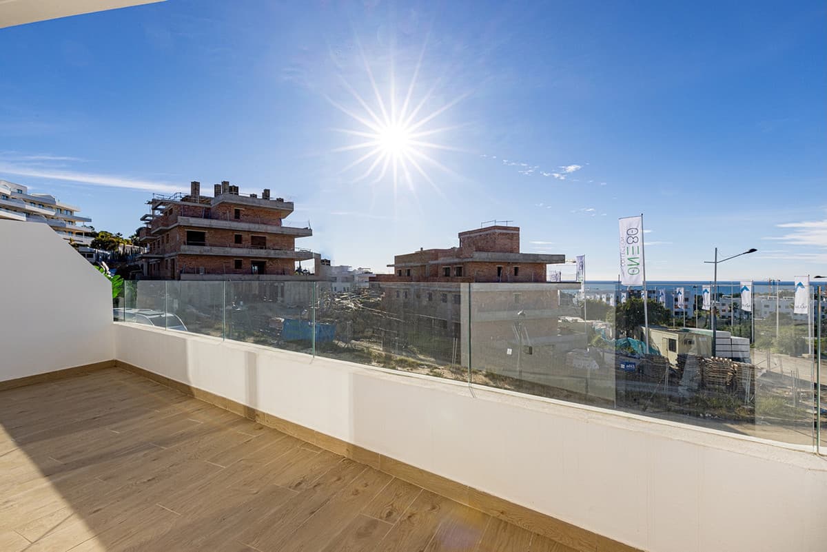 Middle Floor Apartment in Estepona — photo 9 of 10
